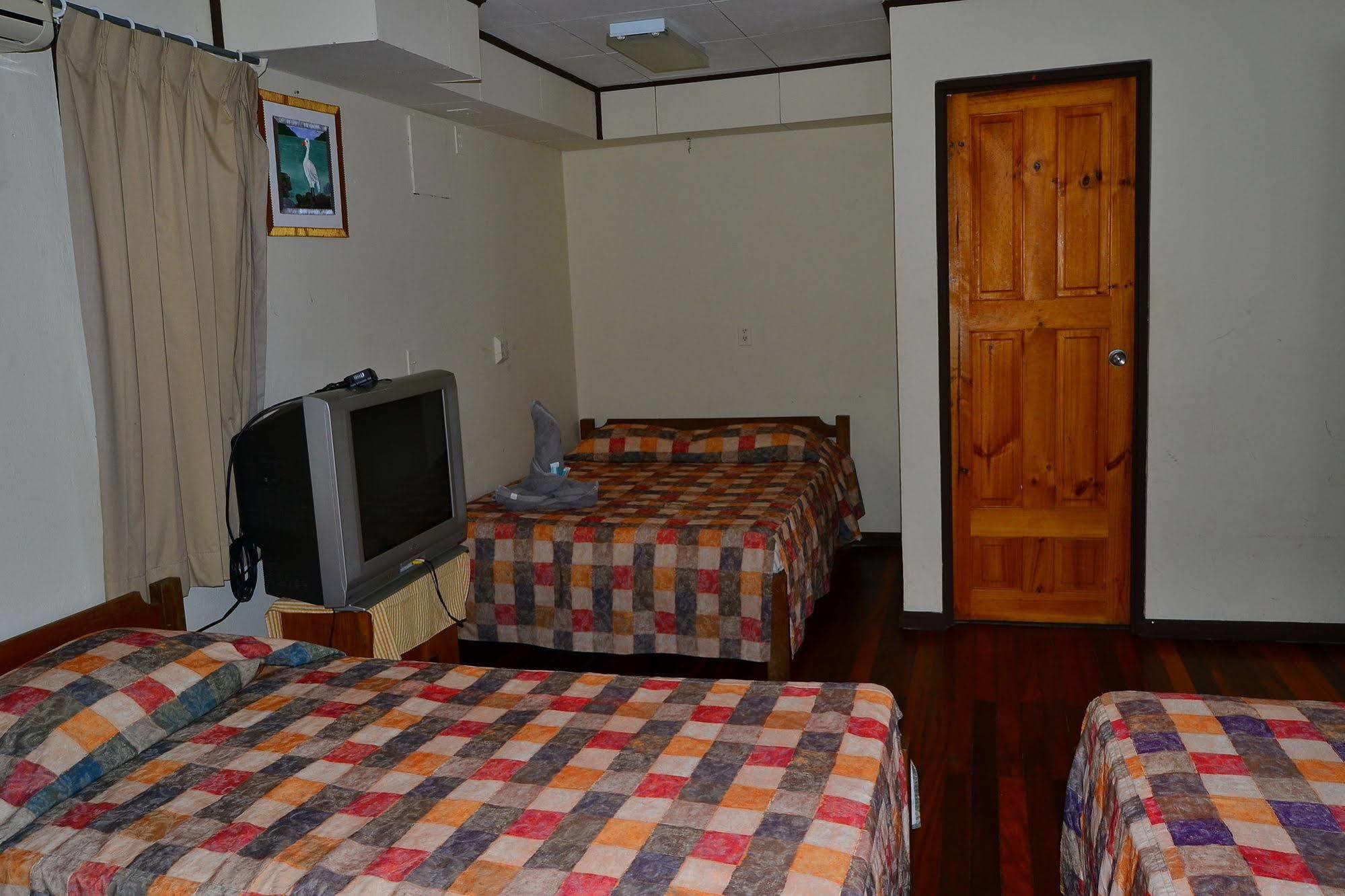 Hotel Sierpe River Exterior photo
